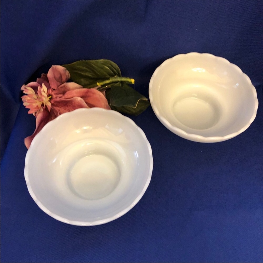 E. O. Brody Co. Milk Glass Wite planter Scalloped Edge.  Bowl set of (2 ) Vng .
